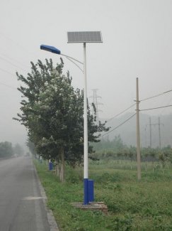 农村地区安装太阳能路灯还是市电路灯