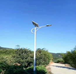 郑州太阳能路灯不够亮的原因及解决办法